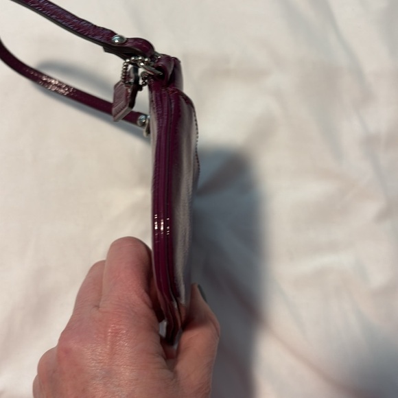 COACH patent leather wristlet wallet top zipper plum magenta - Picture 12 of 17